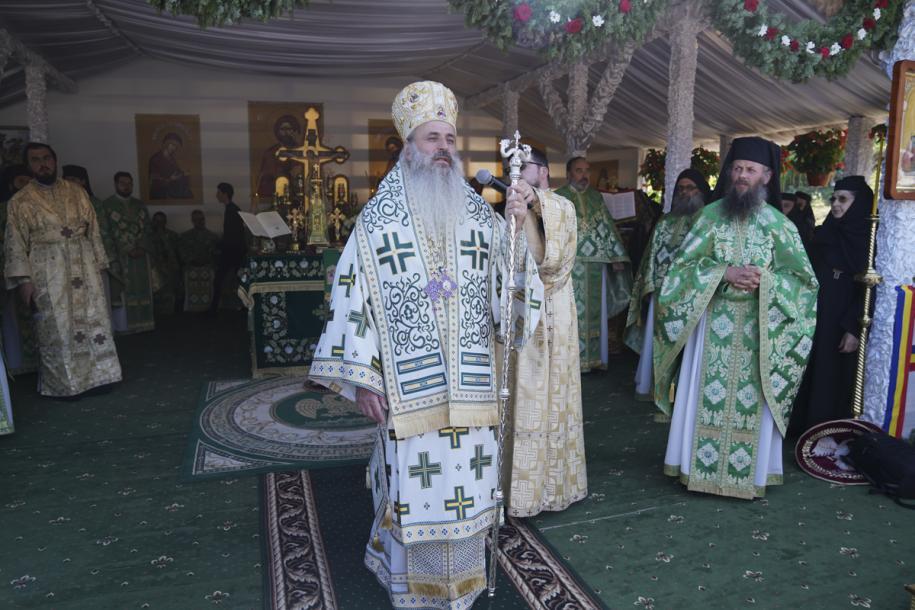 IPS Părinte Mitropolit Teofan, prezent la hramul Mănăstirii Crăniceni/ Foto: Constantin Comici